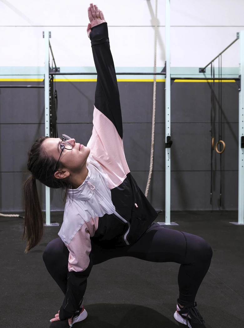 mujer haciendo un ejercicio